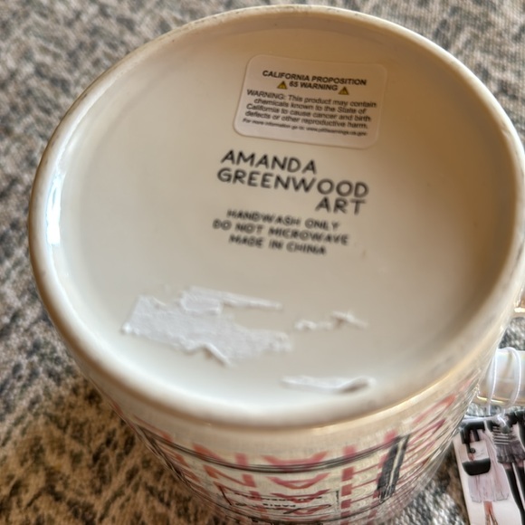 NWT channel oversized cup - Picture 3 of 3